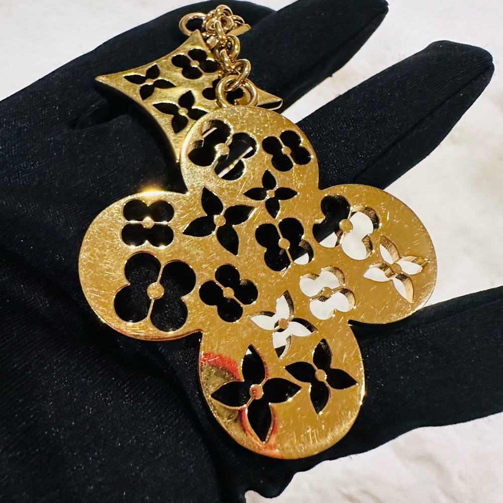 Louis Vuitton Bag Charm / Key Chain in Gold Tone